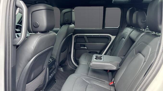 Land Rover Defender 3.0 D250 X-Dynamic HSE 110 5dr Auto Diesel Estate - Image 4